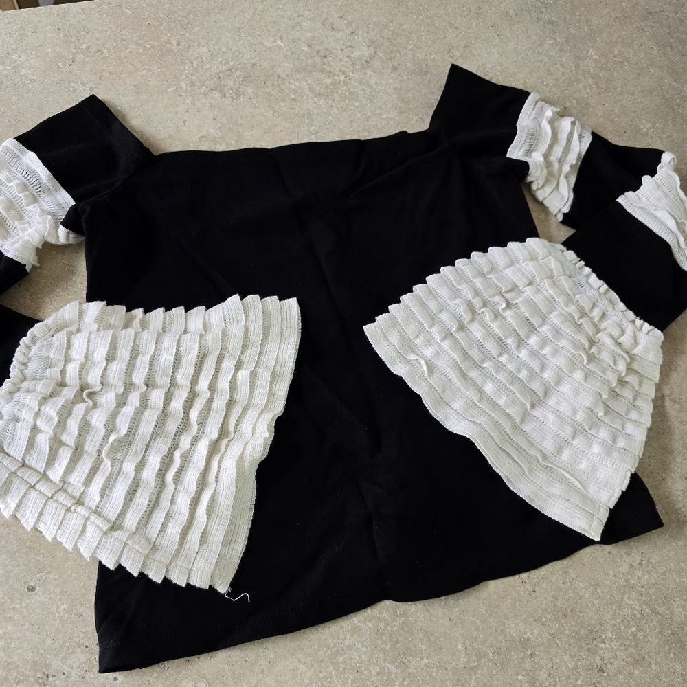 Alexis Black Off-Shoulder Top with White Ruffle Sleeves Sz Small